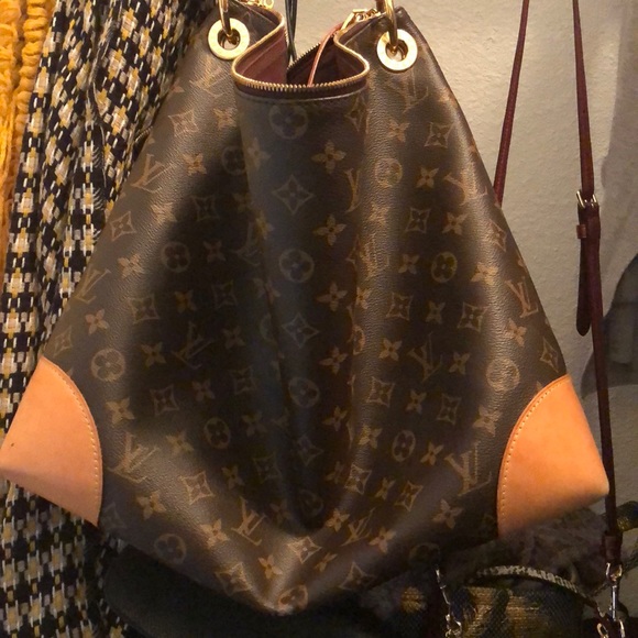 Louis Vuitton Handbags - Berri MM